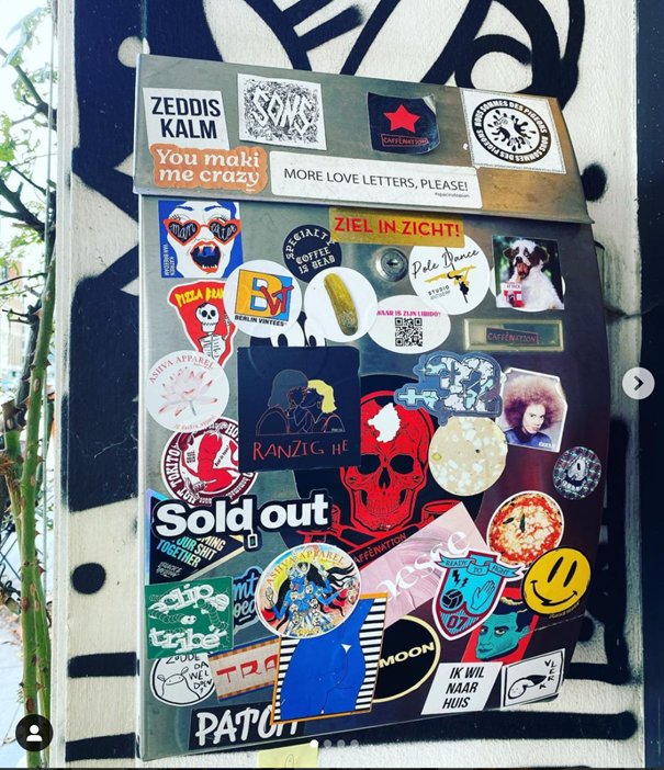 A request for more love letters on a mailbox (2021 © by @vero_2018 (Antwerp, BE))