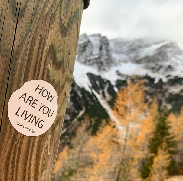 A sticker with a philosophical question: How are you living? In the Julian Alps, Slovenia (2021 © by @dstropnik (Julian Alps, SI)).